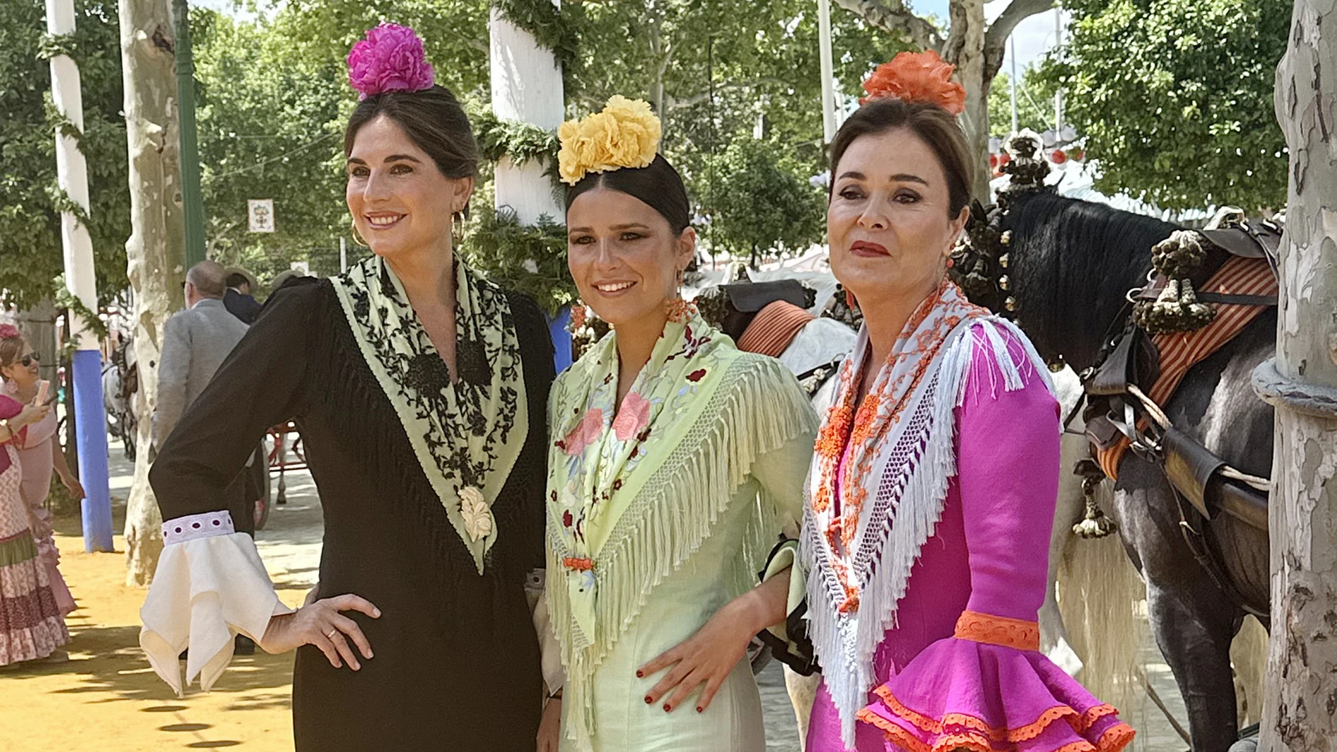 Tana Rivera y Lourdes Montes en la Feria de Abril de Sevilla