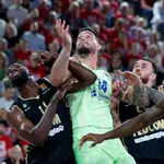 Jaiteh, James y Diallo tratan de frenar a Willy