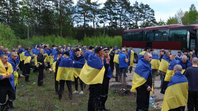 Ucrania y Rusia intercambian 205 prisioneros antes del alto al fuego de esta semana