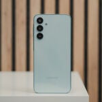 La parte trasera del Samsung Galaxy A16 5G en color verde