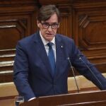 El presidente de la Generalitat, Salvador Illa, durante su comparecencia en el Parlament para dar explicaciones sobre el apagón eléctrico