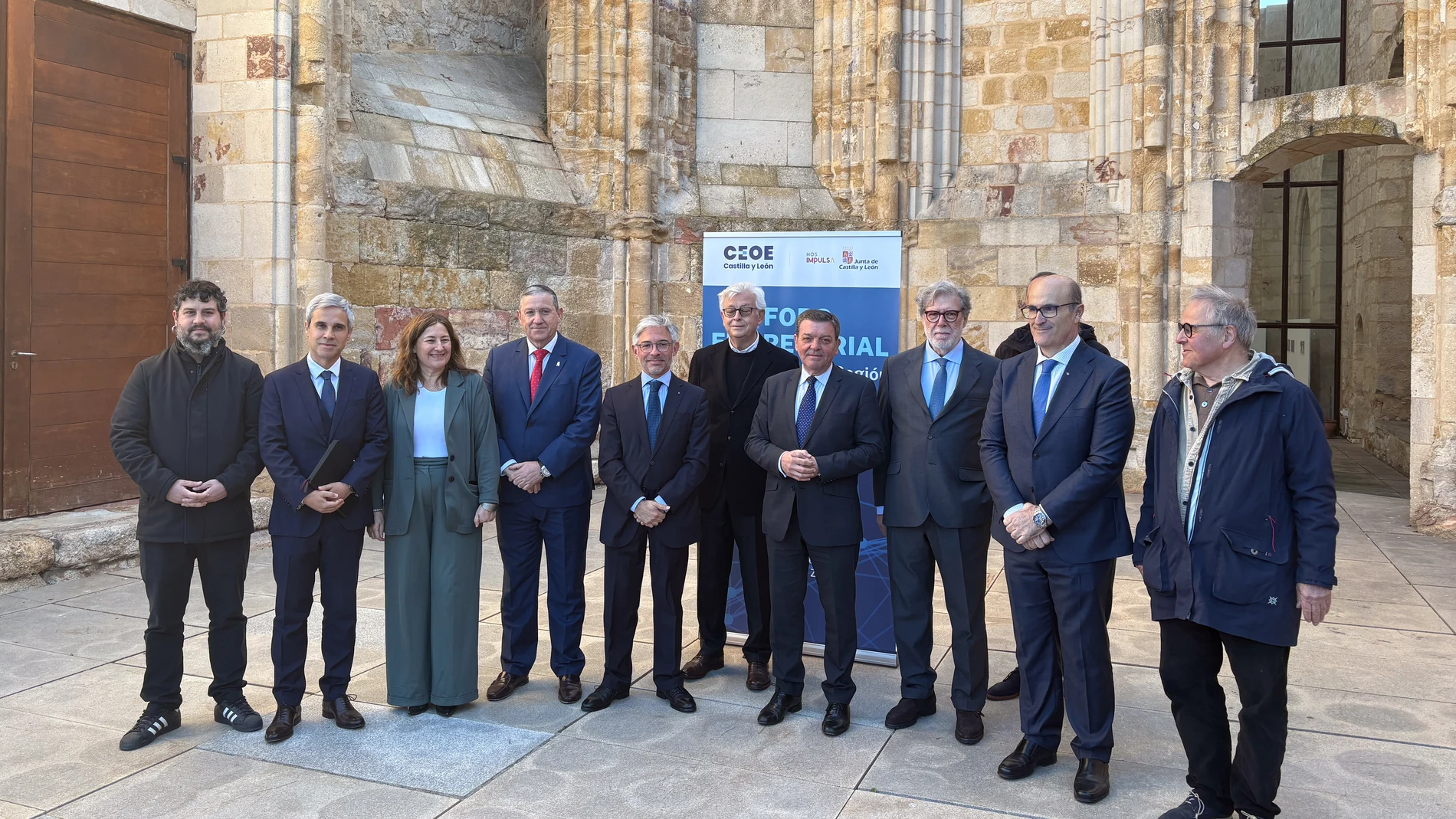 El consejero de la Presidencia, Luis Miguel González, inaugura el Foro Empresarial Castilla y León - Región Norte de Portugal, junto con el presidente de la CEOECyL, Santiago Aparicio; Alexandre Silveira, miembro del Consejo de Administración de la Asociación Empresarial de Portugal, y Jorge Sobrado, vicepresidente de la Comisión de Coordinación y Desarrollo Regional del Norte; y el presidente de la Diputación de Zamora, Javier Faúndez, entre otros