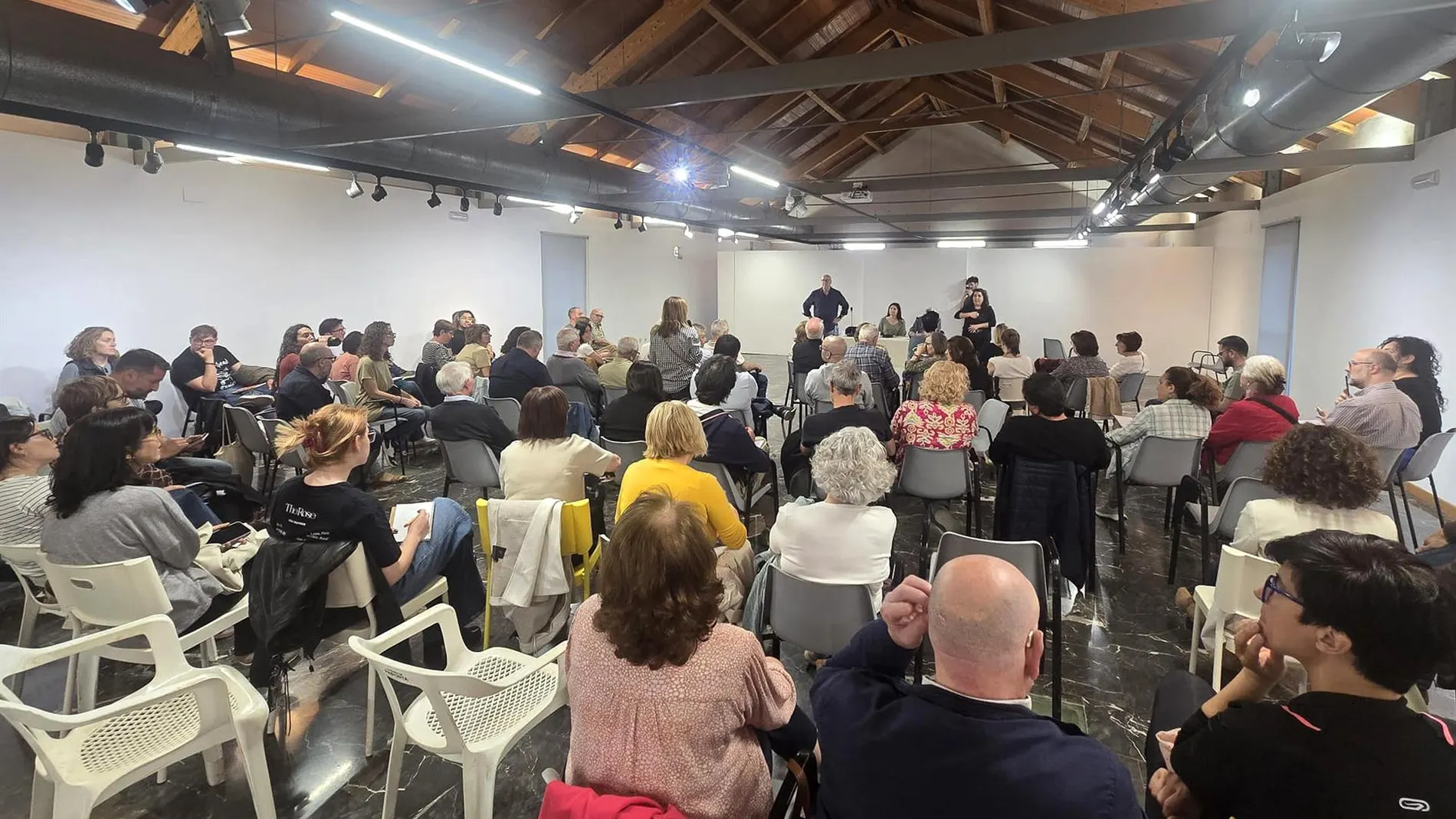 Encuentro ciudadano en Paiporta para diseñar el futuro del municipio durante la reconstrucción