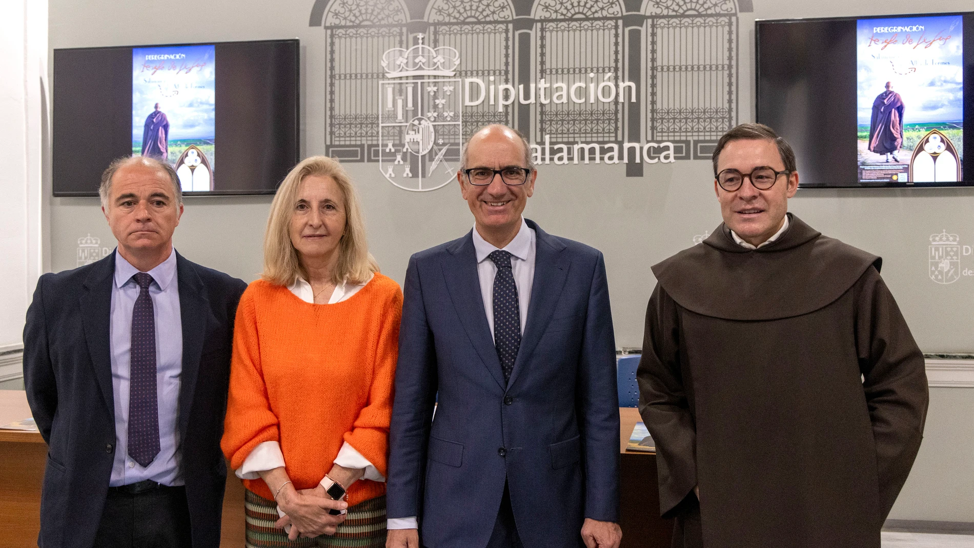 El presidente de la Diputación de Salamanca, Javier Iglesias, presenta la ruta ‘Peregrinación Teresa de Jesús. Salamanca-Alba de Tormes’. En la imagen junto al diputado de turismo, Juan Carlos Zaballos; la alcaldesa de Alba de Tormes , Concepción Miguélez y el prior de los Carmelitas Descalzos de Alba de Tormes, Miguel Ángel González
