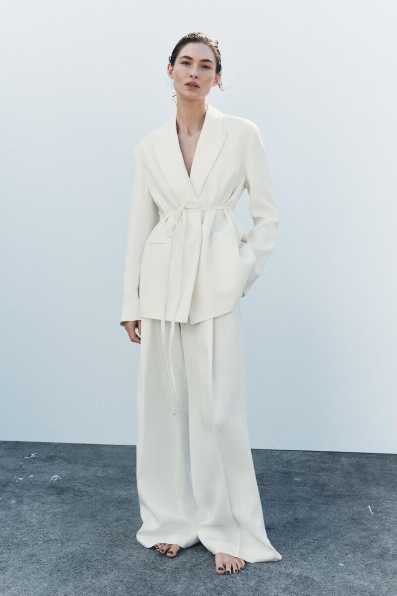 La mejor selección de trajes blancos de Zara para el verano 2025