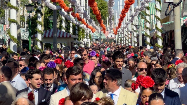 Miércoles de Feria de Abril, festivo en Sevilla: "Aquí no se cabe"