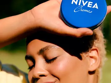 Crema Nivea de lata azul: el icónico hidratante a prueba de tiempo que la OCU ha puesto bajo la lupa Crema Nivea de lata azul: el icónico hidratante a prueba de tiempo que la OCU ha puesto bajo la lupa