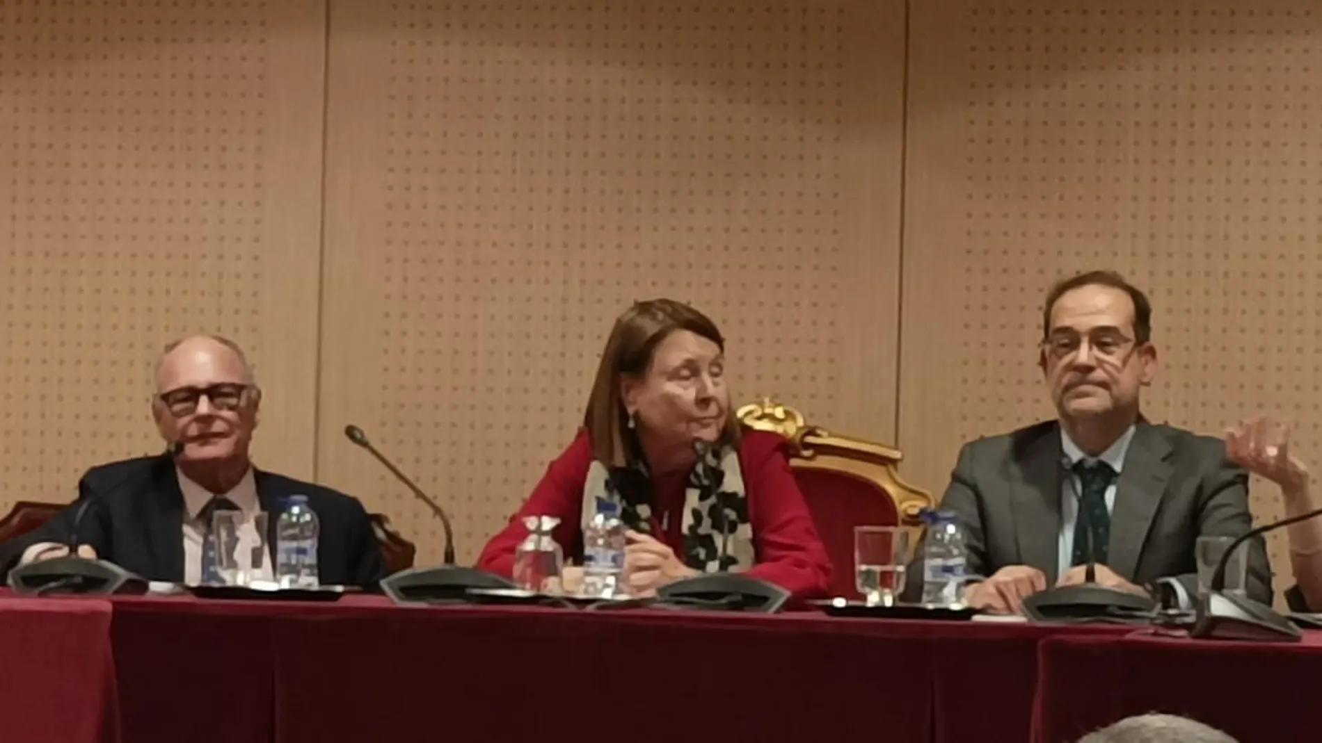 Bonichof, Rosario Silva, Dimitry Berberoff y María José García-Valdecasas, durante el acto