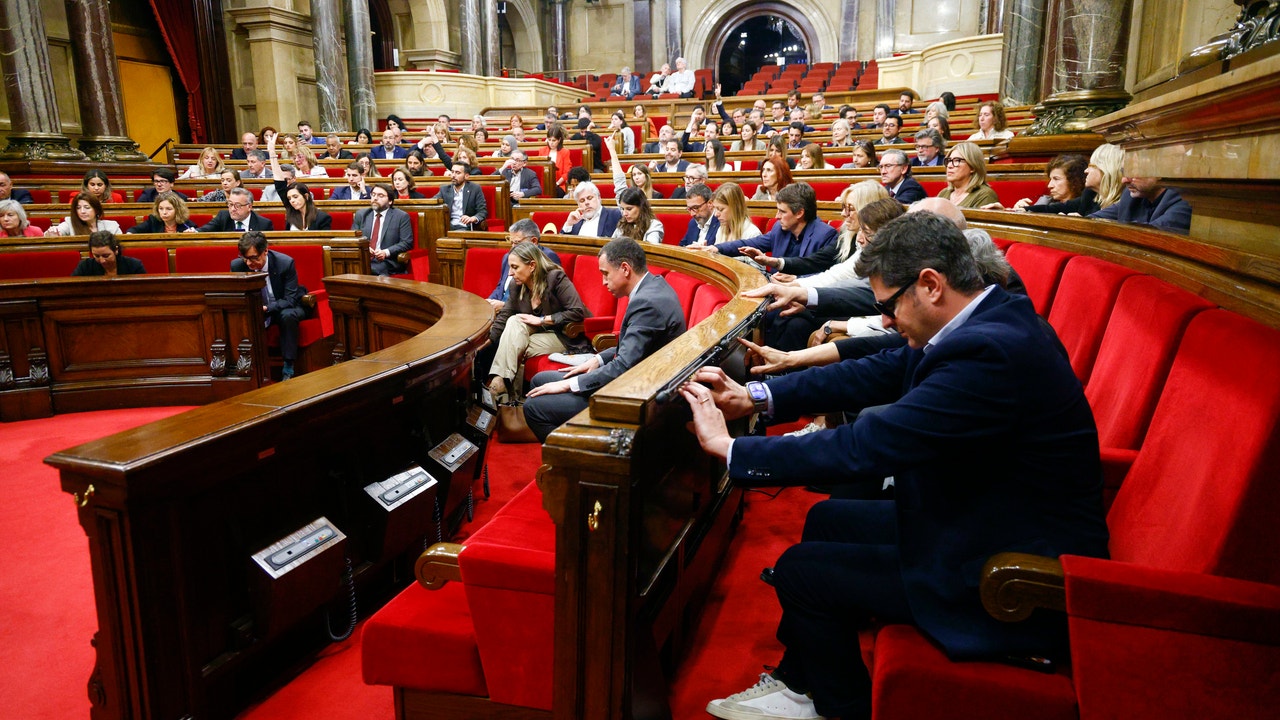 El Parlament guarda un minuto de silencio por el "genocidio" en Gaza sin Vox y AC