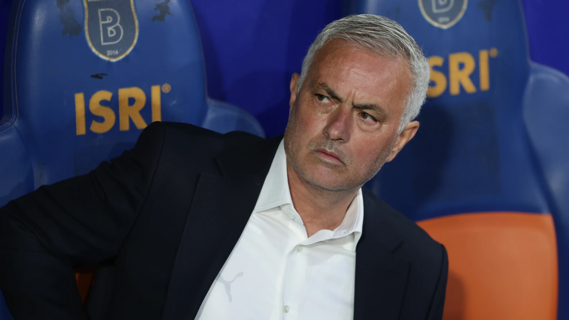 ISTANBUL (Turkey), 09/05/2025.- Fenerbahce's head coach Jose Mourinho grimaces before the Turkish Super League match between Basaksehir vs Fenerbahce in Istanbul, Turkey, 09 May 2025. (Turquía, Estanbul) EFE/EPA/ERDEM SAHIN