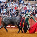 Pepe Moral corta una oreja a un Miura