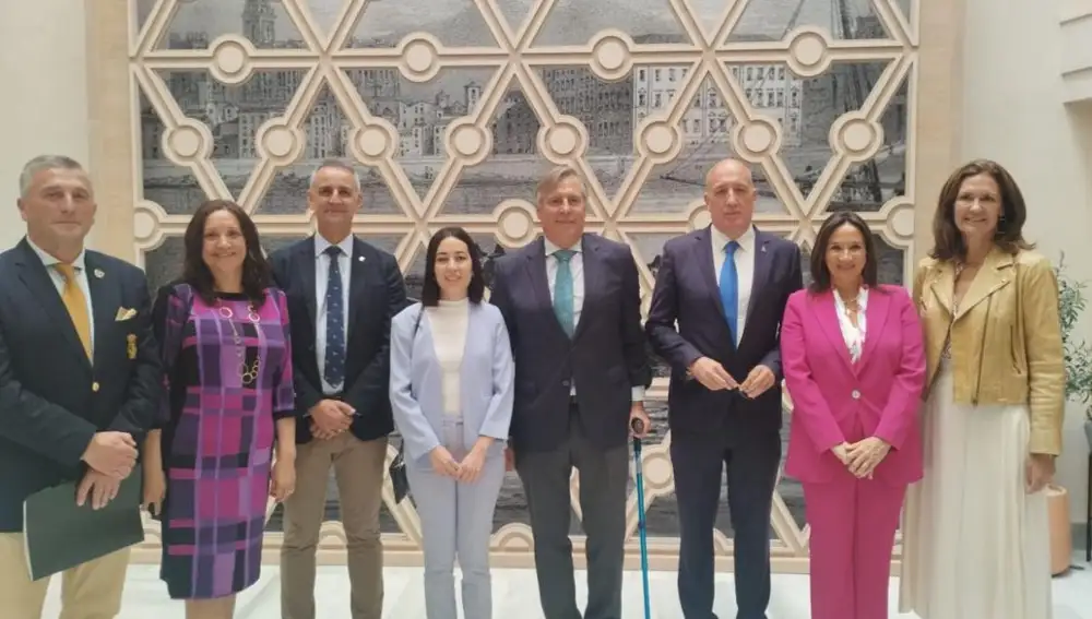 José Manuel Fernández, Yolanda Piedra; Sonia Cruz, Manuel Soliño, Raquel Santos, José Carlos Escribano, Javier Noriega, Paloma Moreno y Pilar Fernández-Figares