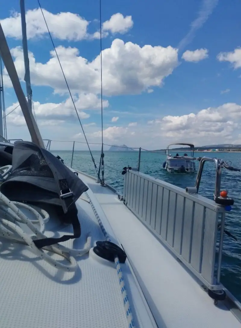 Una de las rutas premium certificadas con el Peñón de Gibraltar al fondo