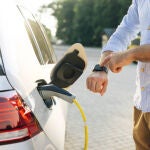 Un coche gasolina dura 12 años pero, ¿cada cuánto tiempo se cambian los coches eléctricos? Esto dice un nuevo estudio