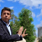 El president de la Generalitat, Carlos Mazón, visita la central nuclear de Cofrentes