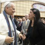 Paola Ugaz, ayer, durante su encuentro con León XIV