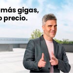 Ernesto Sevilla, la cabeza visible de Lowi, anunciando la mejora