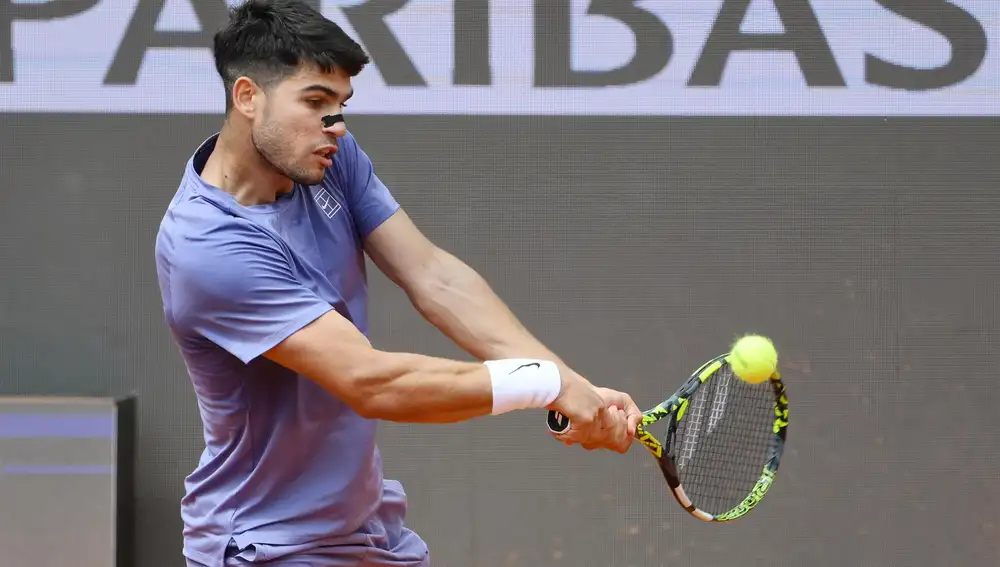 MURCIA.-Carlos Alcaraz supera el escollo de Khachanov y ya está en cuartos de Roma