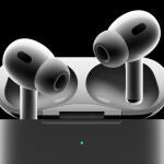 Con chip H2, estuche con altavoz y cancelación de ruido mejorada, los AirPods Pro 2 suben el listón