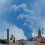 Activado el Plan de Emergencias de Protección Civil ante el incendio de Alcalá de Guadaíra