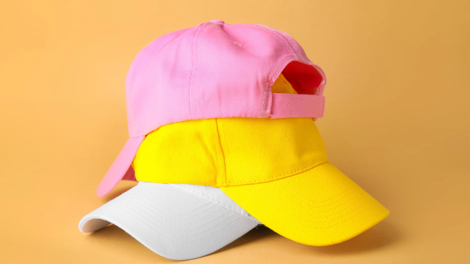 Pocos lo saben: cuál es la función del botón en la parte superior de las gorras