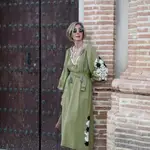 Influencer +50 con alpargatas de cuña.