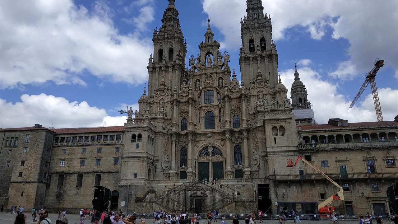 Muere una mujer arrollada por un tren turístico en Santiago de Compostela