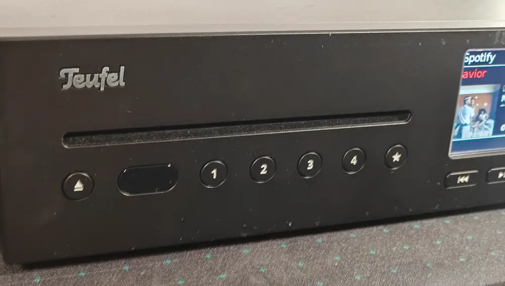 Detalle de la ranura de los CDs
