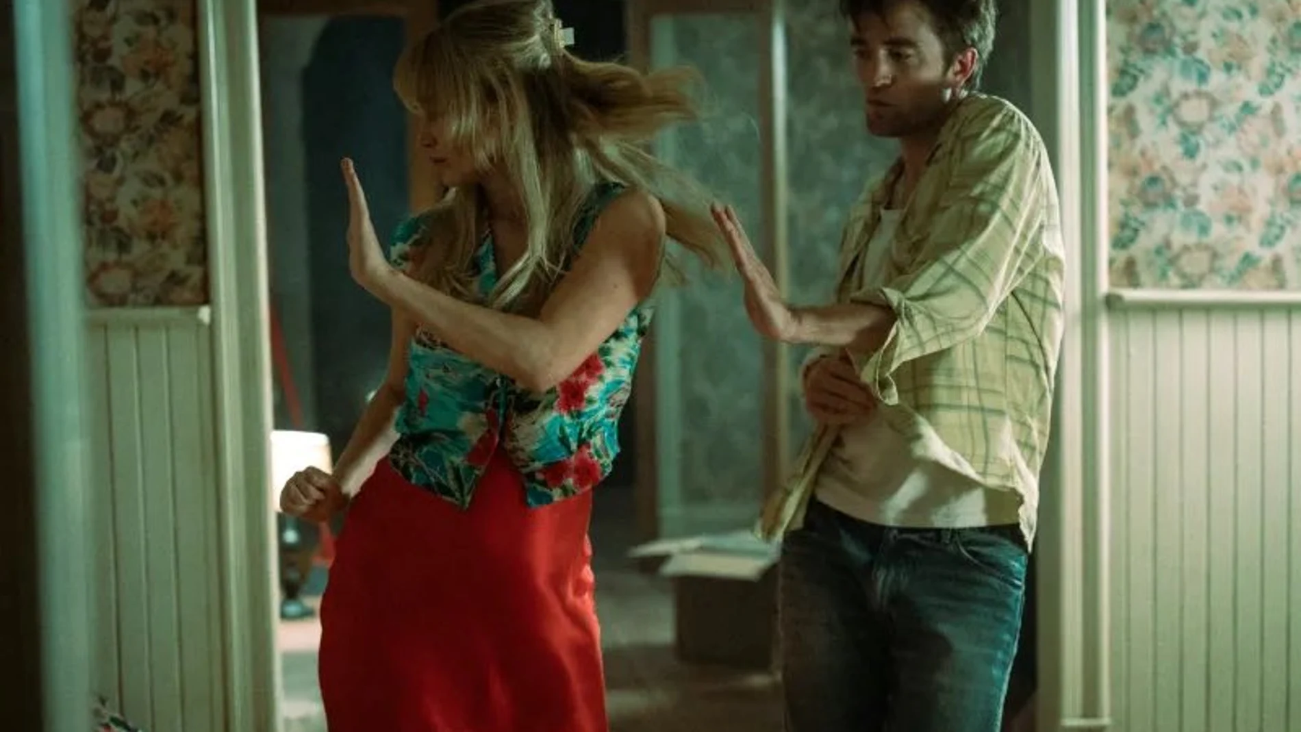 Robert Pattinson y Jennifer Lawrence en "Die, my love" (2025) de Lynne Ramsay