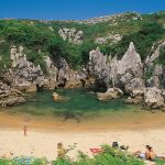 Así es la playa más pequeña del mundo y está en Asturias