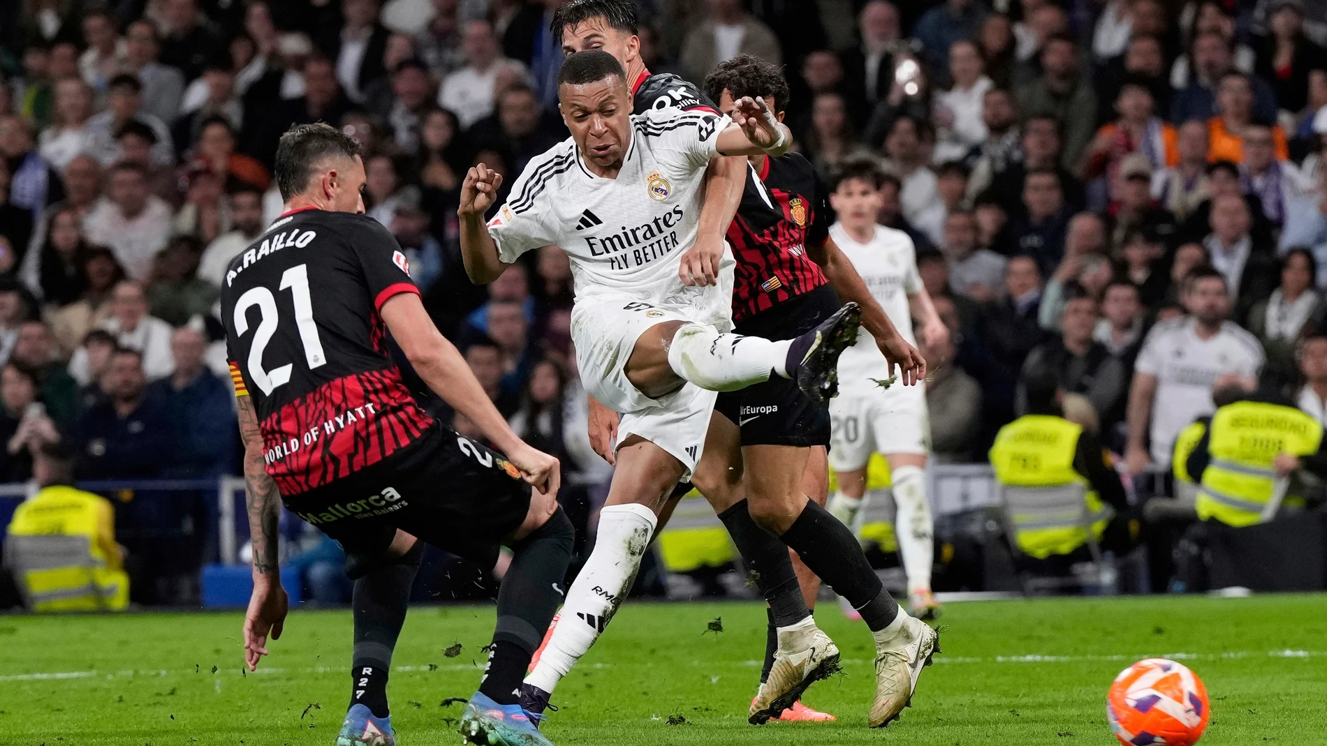 Real Madrid's Kylian Mbappe, centre, scores his side's first goal during a Spanish La Liga soccer match between Real Madrid and Mallorca in Madrid, Spain, Wednesday, May 14, 2025. (AP Photo/Manu Fernandez)