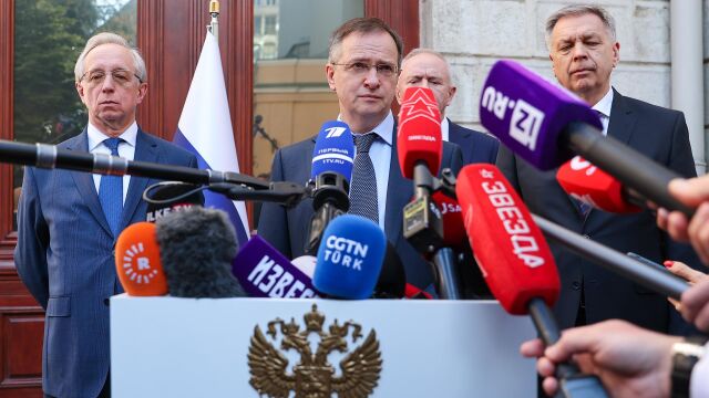 El jefe de la delegación rusa Vladimir Medinski