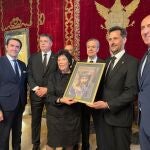 Suárez-Quiñones y José Antonio Díez, en la Embajada de España ante la Sede Sede junto a la embajadora Isabel Celaá y miembros de la Cofradía del Dulce Nombre de Jesús Nazareno de León