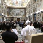 León XIV apeló este sábado a la doctrina social de la Iglesia "como instrumento de paz y diálogo para construir puentes de fraternidad universal", en una audiencia con miembros de la Fundación 'Centesimus Annus Pro Pontifice' en la Sala Clementina del Palacio Apostólico del Vaticano. 