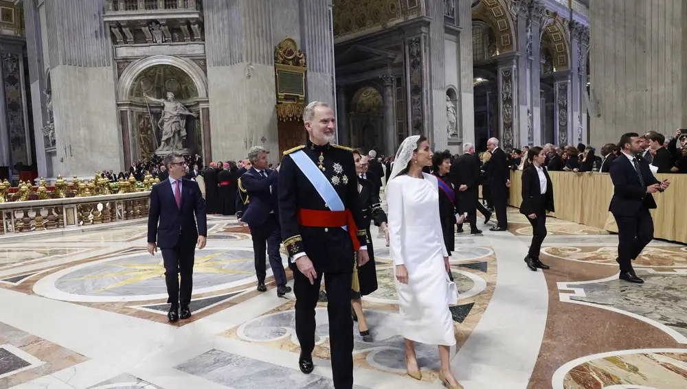 Los Reyes de España, Felipe VI y Letizia, en el Vaticano para asistir a la misa del inicio del pontificado del papa León XIV este domingo en la plaza de San Pedro