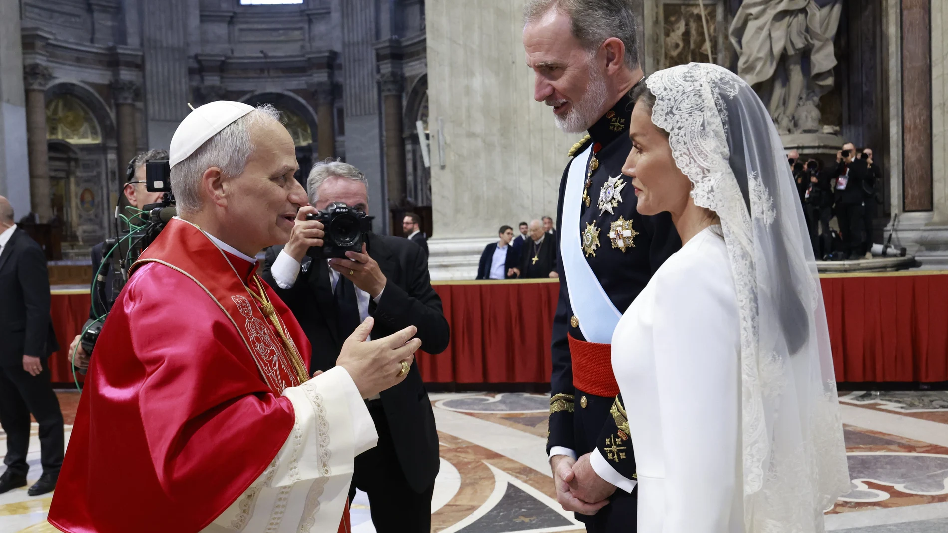Solo Unas Pocas Pueden Vestir As Ante El Papa El Privilegio Del solo-unas-pocas-pueden-vestir-as-ante-el-papa-el-privilegio-del