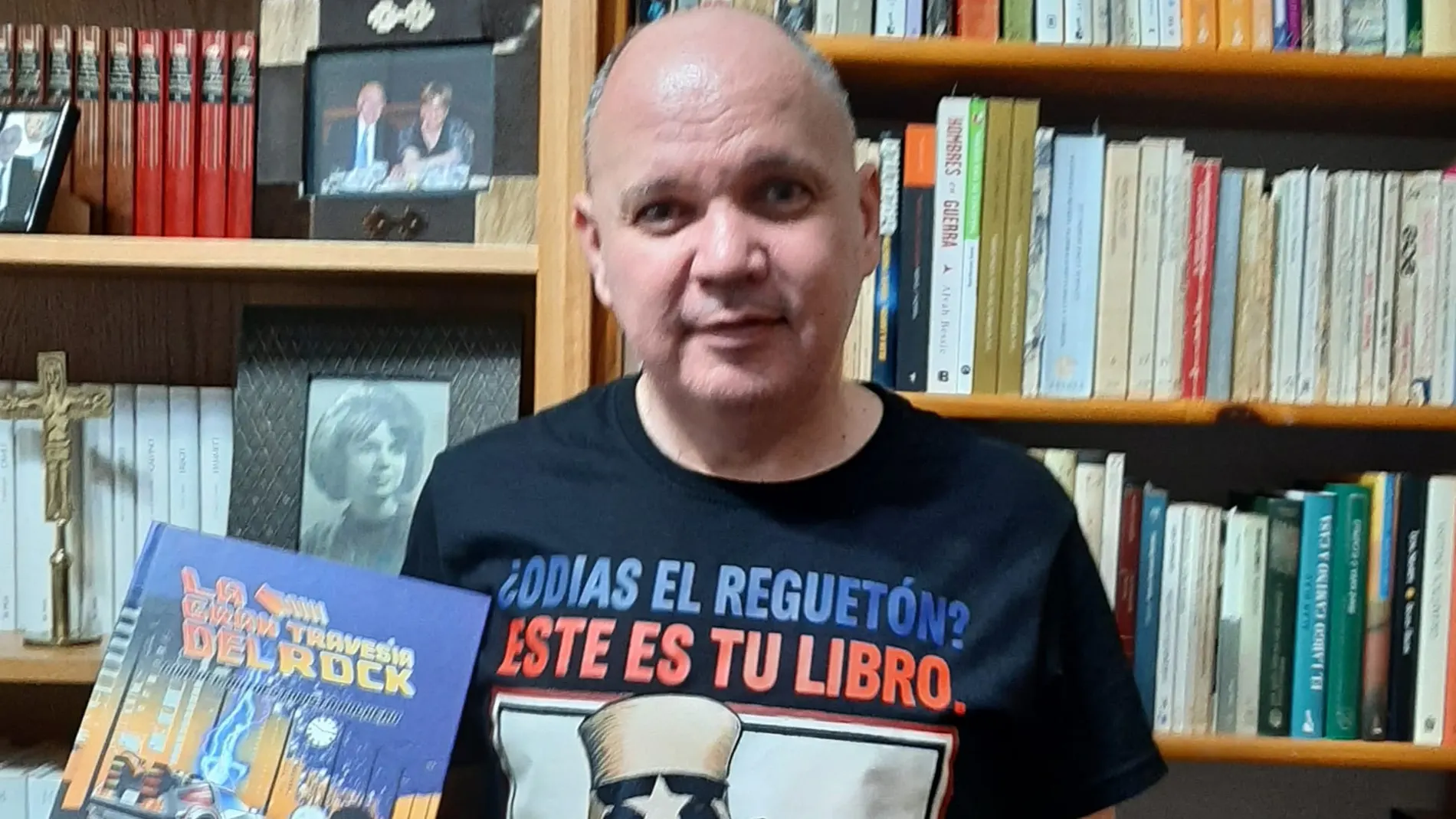 Jesús Jiménez muestra su libro "La gran travesía del rock"