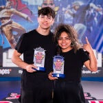 Estrella y Lukas, con sus trofeos