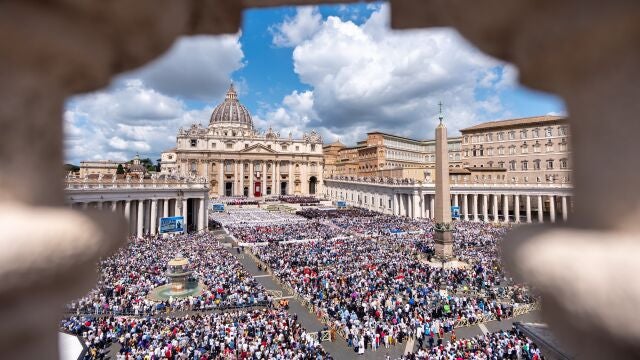 No cabía un alma más en la Plaza de San Pedro para asistir al inicio del pontificado de León XIV