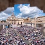 No cabía un alma más en la Plaza de San Pedro para asistir al inicio del pontificado de León XIV