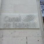 La rotura de una tubería en el Paseo de Extremadura por las obras de la A-5 provoca cortes de suministro de agua y luz
