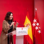 Ayuso firma con los colegios de abogados y procuradores, un protocolo de actuación frente a la ocupación ilegal de las viviendas 