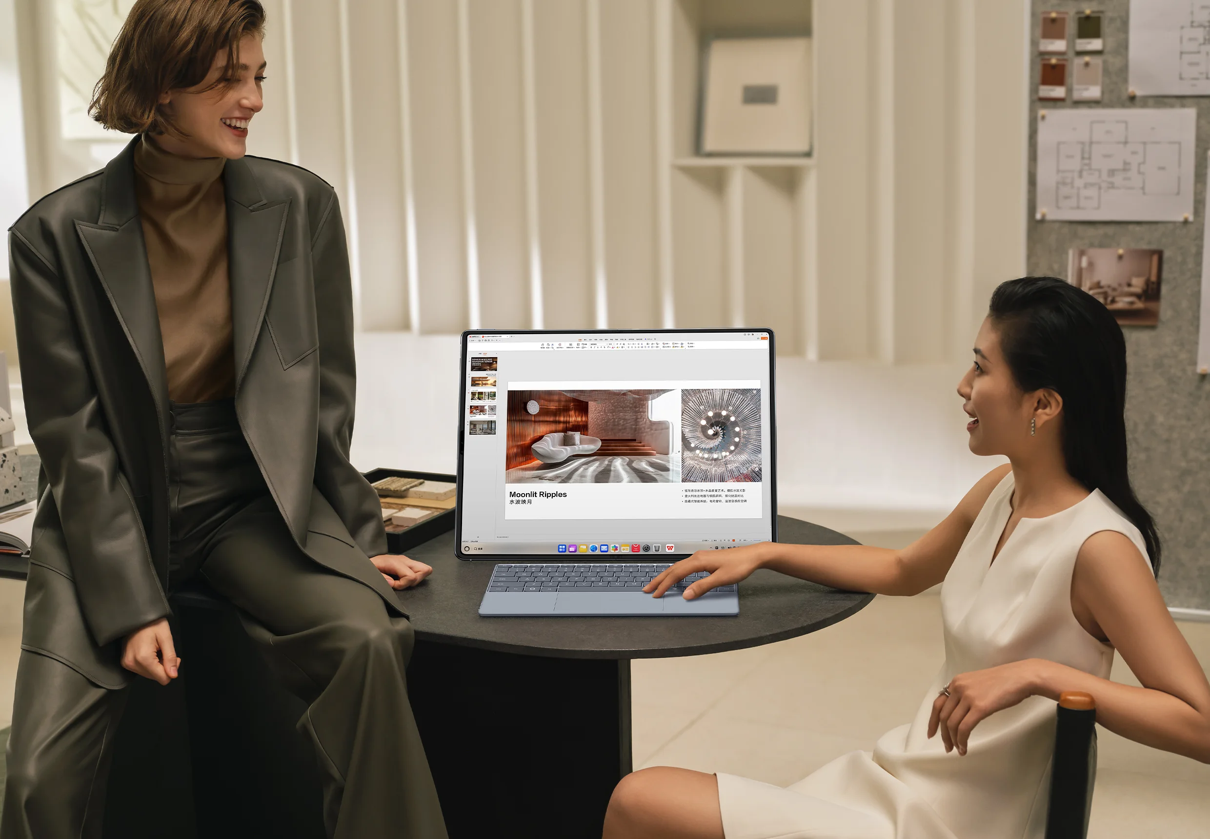 El HUAWEI MateBook Fold completamente desplegado