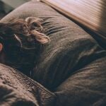 Las mujeres necesitan dormir más: la ciencia lo confirma