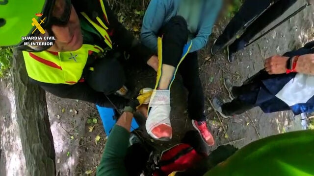 El espectacular rescate de la Guardia Civil en Monachil a un parapentista con un tobillo roto