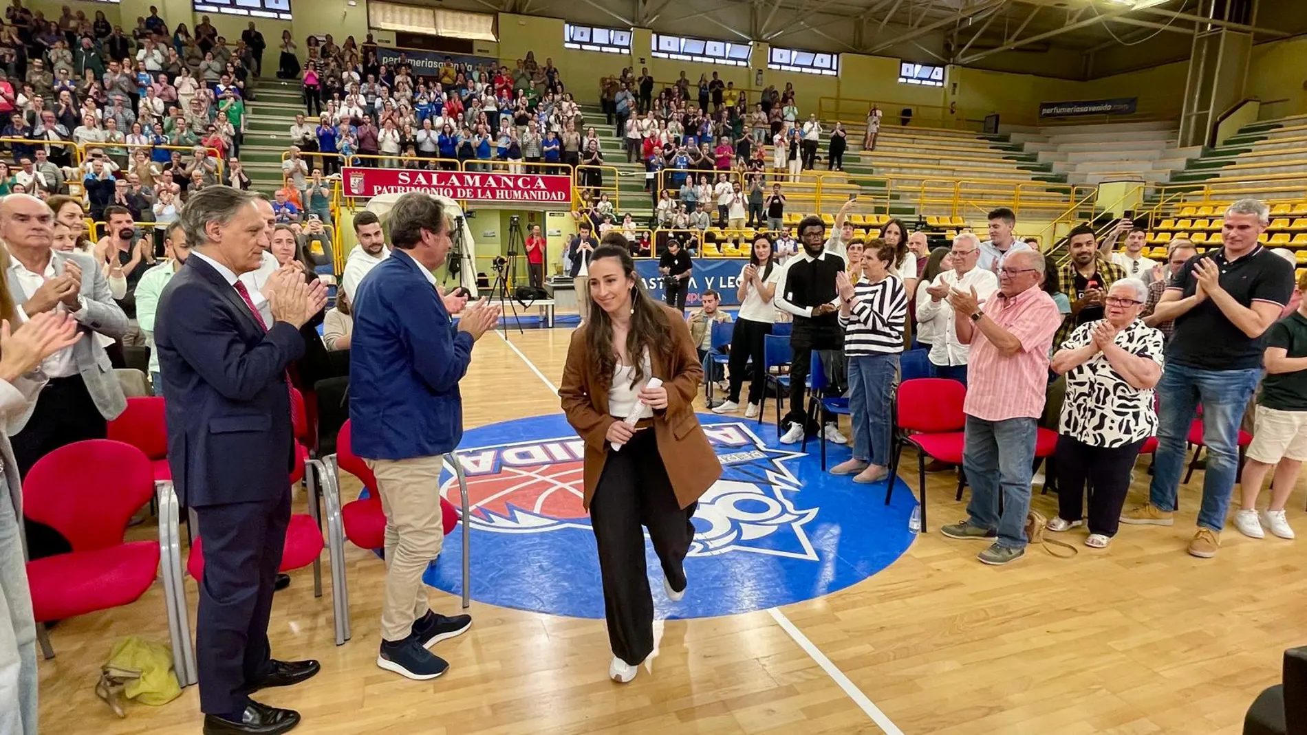El pabellón Würzburg de Salamanca llevará el nombre de Silvia Domínguez en homenaje a la jugadora de Perfumerías Avenida tras anunciar su retirada