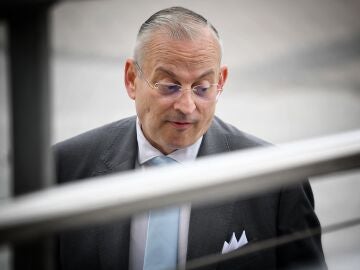 El abogado de Hazte Oir, Javier Mar&iacute;a P&eacute;rez-Roldan, a su llegada a la sede de la Audiencia Nacional.