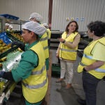 González Corral durante una visita a una empresa agroalimentaria de la comunidad