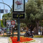 Despejado con brisas y máximas de 33 grados
