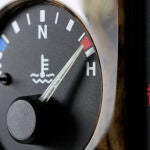Por qué es importante la temperatura del motor durante un cambio de aceite